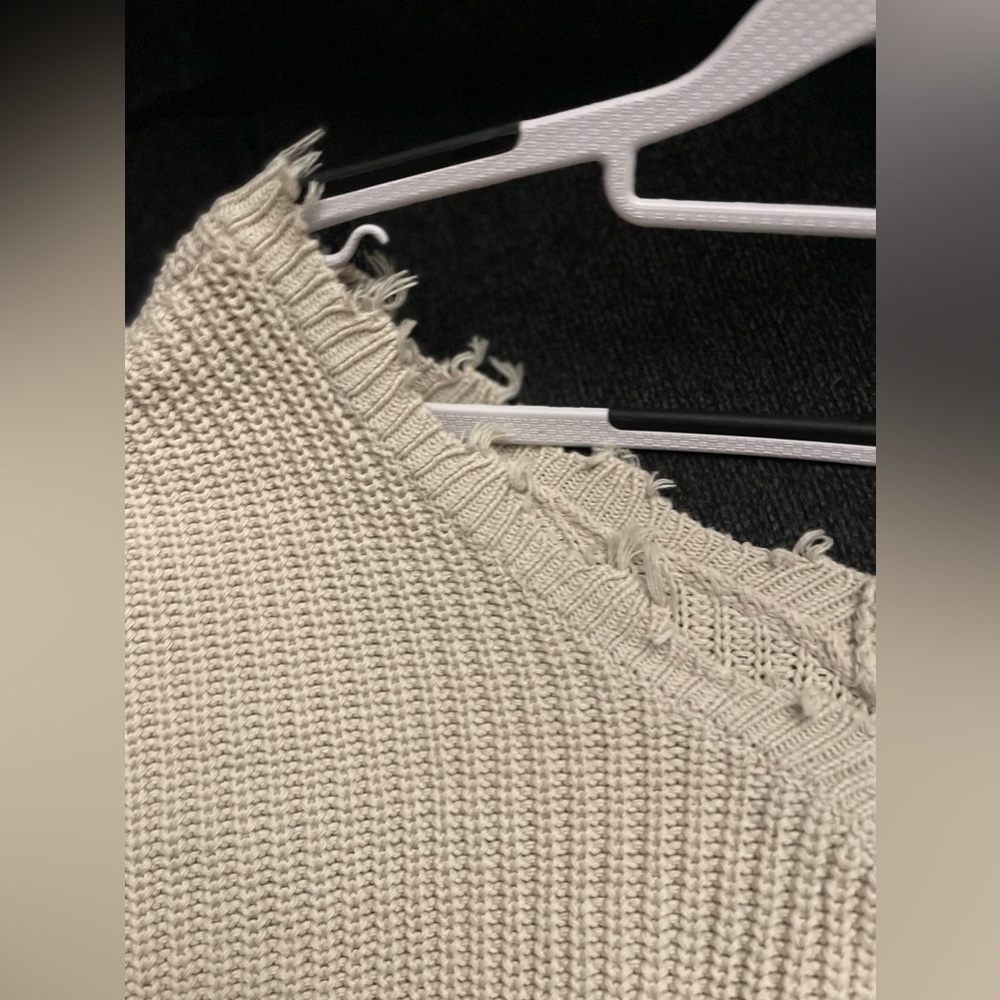 Distressed Cropped Sweater - Picture 5 of 5